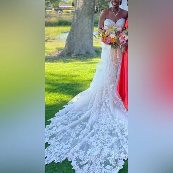 🚨Authentic Allure Wedding Gown and Cathedral-length Veil -💍💒 - 3-Day SALE ONLY - Picture 12 of 16